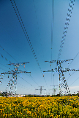 포토 JPG 해외이미지 하늘 사람없음 야외 파란색 컬러풀 탑 사진촬영 힘 에너지 전선 철강 해외202004 해외포토 건축물 컬러 촬영 파일형식 이미지허브