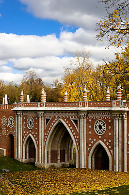 포토 JPG 해외이미지 나무 구름 계절 분홍색 잎 밭 건축양식 자연 풍경 사람없음 초록색 파란색 울타리 노란색 가을 흰색 기둥 역사 황금 숲 아치 해외202004 해외포토 자연요소 식물 건축 컬러 농업 담장 생태계 파일형식 이미지허브