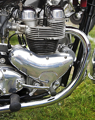 포토 JPG 해외이미지 영어 스포츠 영국 사람없음 자전거 힘 오토바이 수확 골동품 바퀴 승차 쌍둥이 속도 순환 엔진 모터 실린더 힘찬 해외202004 해외포토 문자 유럽 컨셉 농업 가족 모션 바이크 파일형식 이미지허브