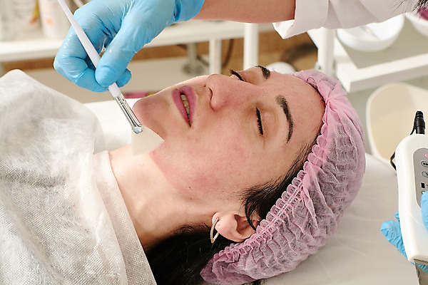 포토 JPG 해외이미지 백인 직업 여자 행복 얼굴 휴식 건강 가면 한명 사람 치료 상점 스파 화장품 기쁨 신선 붓 매끈함 미용사 소중 피부 크림 스킨케어 테라피 내추럴 순서 거짓말 돌봄 리프팅 보습 위생관리 해외202004 해외포토 서양인 1 감정 컨셉 의학 모션 관리 신체부위 뷰티 감각 파일형식 이미지허브