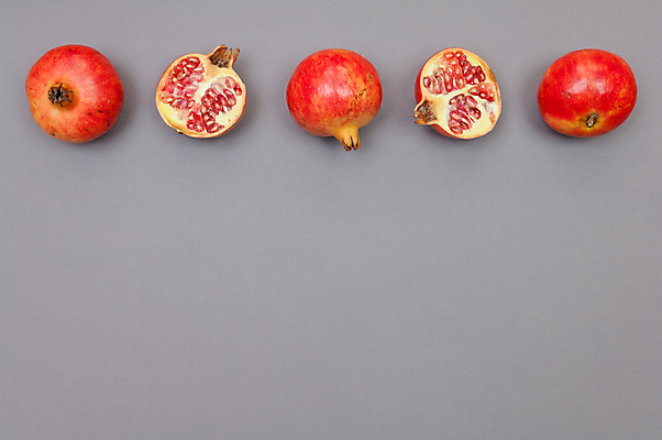 포토 JPG 해외이미지 음식 조각 백그라운드 잎 다이어트 과일 재료 부분 자연 건강 씨앗 사람없음 빨간색 회색 신선 달콤 작음 자르기 유기농 날것 석류 덩어리 고립 숙성 카피스페이스 해외202004 해외포토 식물 웰빙 컬러 모션 공백 맛 크기 생태계 파일형식 이미지허브