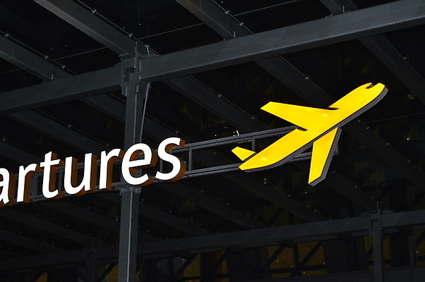 포토 JPG 해외이미지 유럽 선 여행 컨셉 건축양식 조명 비행기 주택 항해 서기 사람없음 내부 여행객 어둠 기차 정보 시간 역 공항 저녁 도착 사인 출발 보안 대문 종료 대패 충고 터미널 헬프 목차 해외202004 해외포토 건축 나라 육상교통 배_교통 항공교통 교통시설 모션 대중교통 안전 사람 건물 문 도움 야간 파일형식 이미지허브