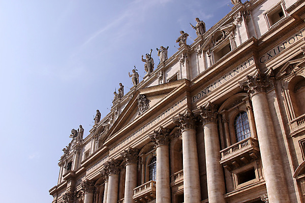 포토 JPG 해외이미지 기독교 종교 시계 십자가 하늘 사람없음 조각상 교회 이탈리아 천주교 역사 성자 로마 천연기념물 교황 명승지 순례 해외202004 해외포토 유럽 종교건축 풍경 건물 조형물 파일형식 이미지허브