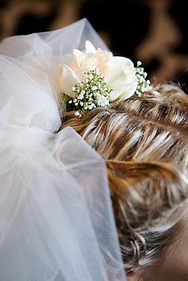 포토 JPG 해외이미지 백인 모델 전통 헤어스타일 디자인 여자 꽃 결혼 자연 결혼식 주택 사랑 사람 성인 사람없음 장식 빛 금발 장미 머리 유행 흰색 화려 우아함 베일 내추럴 스타일 해외202004 해외포토 서양인 식물 감정 컬러 컨셉 이벤트 건물 신체부위 생태계 파일형식 이미지허브