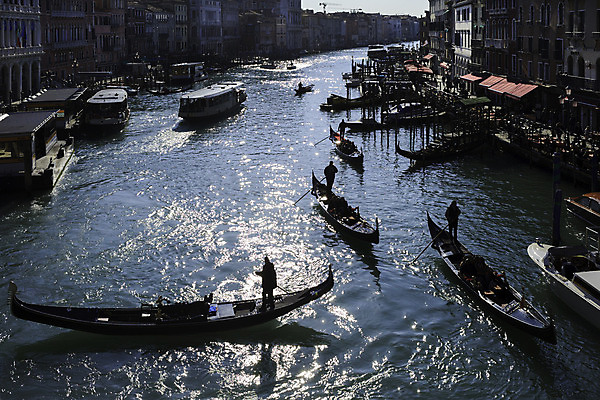 포토 JPG 해외이미지 바다 여행 일러스트 창문 교통시설 하늘 주택 사람 풍경 사람없음 여름 파란색 컬러풀 봄 이탈리아 도시 보트 역사 곤돌라 베네치아 공상 해외202004 해외포토 계절 유럽 컬러 교통 배_교통 건물 시설 파일형식 이미지허브