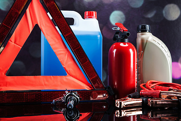 포토 JPG 해외이미지 컨셉 겨울 전구 부분 자동차 불 경고 사람없음 힘 장비 흰색 도구 공구 나사 업무 도움 그룹 수리 휘발유 브레이크 오브젝트 연료 엔진 펌프 모터 베터리 요금 자동 철강 헬프 공급 해외202004 해외포토 자연요소 계절 육상교통 컬러 작업 석유 파일형식 이미지허브