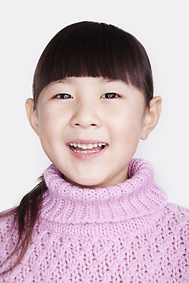 포토 JPG 해외이미지 스튜디오촬영 긴머리 응시 행복 어린이 분홍색 갈색머리 한명 웃음 세로 컬러풀 중국 기쁨 스웨터 흰배경 천진난만 해외202004 해외포토 1 헤어스타일 시선 감정 아시아 컬러 백그라운드 컨셉 상의 실내 표정 사람 흰색 파일형식 이미지허브