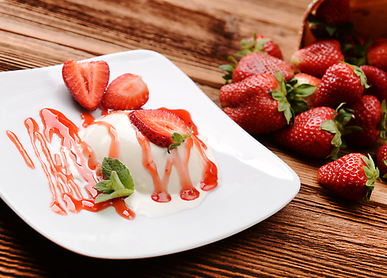 포토 JPG 해외이미지 딸기 사람없음 하이앵글 달콤 시럽 푸딩 판나코타 해외포토 뷰포인트 과일 디저트 맛 파일형식 이미지허브