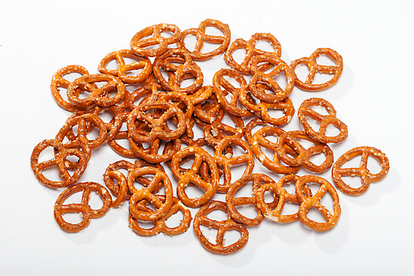 포토 JPG 해외이미지 실내 사람없음 여러개 흰배경 브레첼 해외202004 미니프레즐 해외포토 다수 백그라운드 디저트 내부 과자 흰색 파일형식 이미지허브