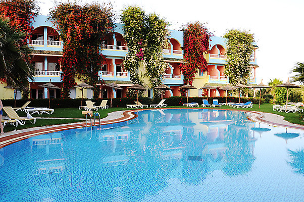 포토 JPG 해외이미지 라이프스타일 외관 아시아 여행 가구 의자 우산 건축양식 태국 자연 호텔 휴가 휴식 주택 사람없음 야외 건물 장식 수건 유행 수영 스파 재산 고급 디자이너 갑판 휴양지 여관 이국적 스타일 해외202004 해외포토 직업 건축물 건축 나라 생활용품 컨셉 배_교통 숙소 생활 금융 위생용품 장소 수상스포츠 생태계 파일형식 이미지허브