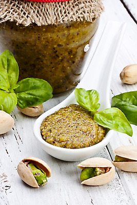 포토 JPG 해외이미지 전통 음식 잎 요리 사람없음 초록색 견과류 양념 조미료 향신료 레시피 성분 바질 다진 피스타치오 개조 해외202004 해외포토 식물 컬러 향미료 파일형식 이미지허브