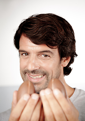 포토 JPG 해외이미지 백인 모델 1 전통 손 계절 남자 행복 백그라운드 부활절 손바닥 한명 사람 이벤트 장식 계란 희망 흰색 잡기 재산 심볼 주기 쇼 보여주기 옛날 핸드메이드 해외202004 해외포토 서양인 기념일 감정 컬러 모션 신체부위 금융 알 파일형식 이미지허브