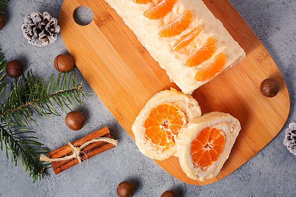 포토 JPG 해외이미지 단면 디저트 귤 실내 사람없음 하이앵글 롤케이크 해외202004 해외포토 음식 뷰포인트 과일 내부 케이크 파일형식 이미지허브