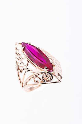 포토 JPG 해외이미지 모양 1 라이프스타일 백그라운드 선물 사람없음 장식 빛 반사 유행 금속 바위 흰색 반지 재산 황금 고급 크리스탈 보석 심볼 오브젝트 싱글 보물 고립 특별함 해외202004 해외포토 컬러 컨셉 장신구 재질 생활 금융 돌_바위 광석 파일형식 이미지허브