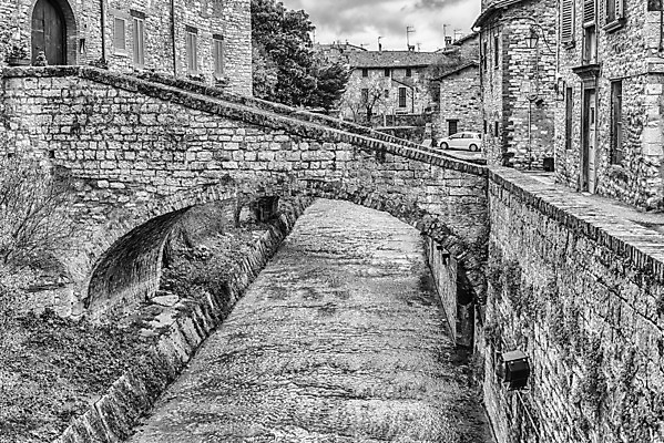 포토 JPG 해외이미지 나무 외관 유럽 문화 벽 건축양식 자연 거리 사람 풍경 사람없음 야외 건물 성당 교회 여행객 마을 탑 이탈리아 금지 바위 도시 역사 작음 언덕 오르기 타운 단계 옛날 해외202004 해외포토 식물 건축물 건축 나라 종교건축 모션 돌_바위 크기 생태계 파일형식 이미지허브