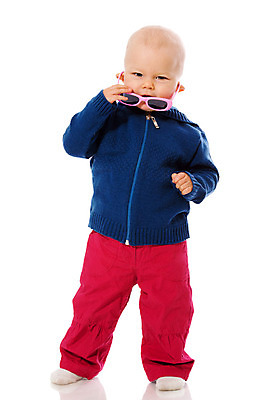 포토 JPG 해외이미지 백인 1 라이프스타일 여자 딸 행복 어린이 장난 놀이 한명 서기 미소 웃음 세로 금발 선글라스 귀여움 기쁨 에너지 게임 흰색 표현 잡기 작음 여름옷 강렬 걸음마 고립 해외202004 해외포토 서양인 헤어스타일 옷 감정 안경 컬러 컨셉 가족 모션 표정 사람 생활 크기 파일형식 여름_계절 이미지허브