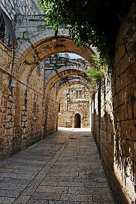 포토 JPG 해외이미지 외관 중동 건축양식 날씨 출입구 거리 주택 그림자 사람없음 건물 문 어둠 블록 수확 오픈 복도 보행로 지중해 통로 아치 대문 좁은 구시가지 예루살렘 이스라엘 해외202004 해외포토 건축물 건축 나라 길 바다 농업 서아시아 파일형식 이미지허브