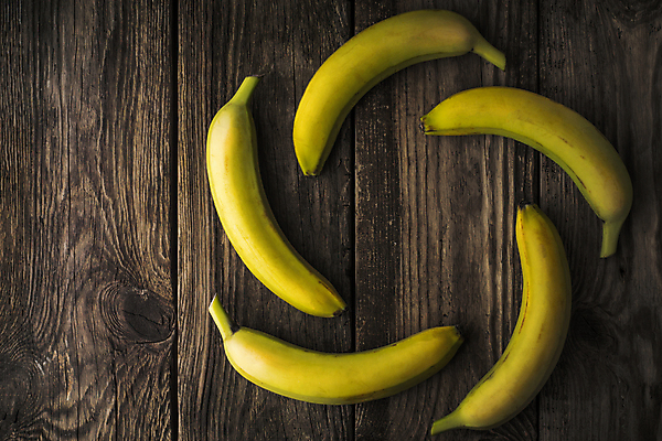 포토 JPG 해외이미지 음식 과일 탁자 바나나 건강 사람없음 목재 초록색 노란색 우주 회색 껍질 원형 구성 정물화 많음 해외202004 해외포토 도형 나무 컬러 가구 컨셉 재료 그림 파일형식 이미지허브