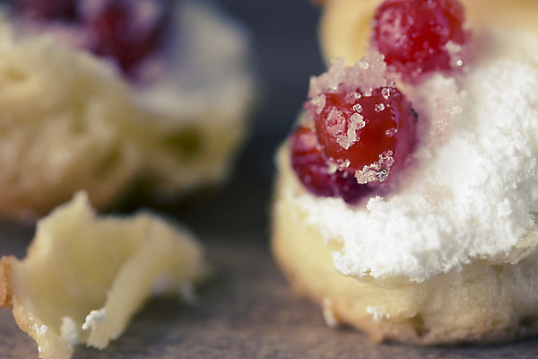 포토 JPG 해외이미지 접시 열매 음식 딸기 디저트 사람없음 목재 과자 케이크 식사 카페 빵집 흰색 신선 달콤 맛 설탕 굽기 크림 싱글 퍼프 토핑 프랑스어 폭식 바닐라 커스터드 페스츄리 해외202004 해외포토 나무 식물 문자 식기 빵 컬러 컨셉 과일 재료 상점 구이 파일형식 이미지허브