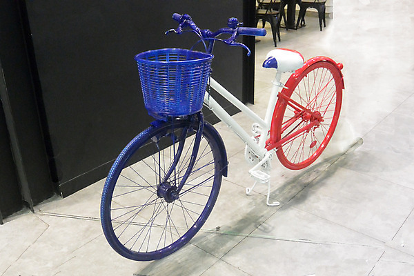 포토 JPG 해외이미지 클립아트 디자인 응시 도로 스포츠 일러스트 프레임 3 미술 사람없음 장식 빨간색 파란색 컬러풀 바구니 자전거 프랑스 수확 흰색 시골 깃발 바퀴 운전사 클래식 우아함 승차 향수 속도 그림 복고 타이어 프랑스어 삼색 옛날 챔피언 페달 해외202004 해외포토 직업 문자 시선 유럽 길 컬러 컨셉 농업 교통시설 모션 문화예술 바이크 화장품 파일형식 이미지허브