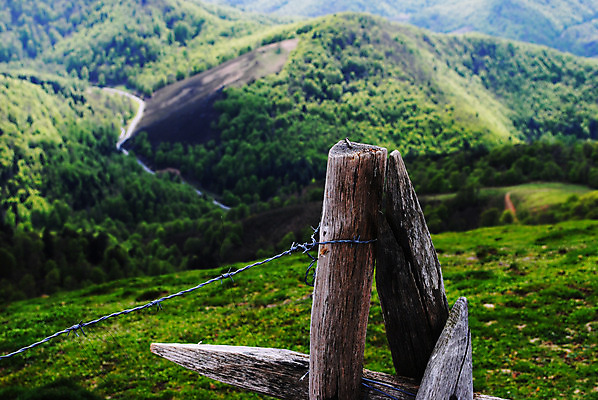 포토 JPG 해외이미지 유럽 여행 산 사람없음 목재 울타리 여행객 등산 하이킹 프랑스 스페인 해외202004 해외포토 나무 나라 재료 레저 사람 담장 트래킹 파일형식 이미지허브