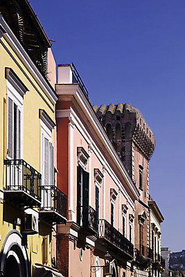 포토 JPG 해외이미지 나무 유럽 바다 섬 여행 요트 건축양식 자연 하늘 호텔 휴가 풍경 사람없음 야외 초록색 물 여름 컬러풀 태양 맑음 봄 이탈리아 도시 만 보트 성 역사 지중해 타운 아라곤 남쪽 나폴리 해외202004 해외포토 자연요소 식물 건축물 계절 건축 나라 컬러 배_교통 숙소 날씨 스페인 방향 생태계 파일형식 이미지허브