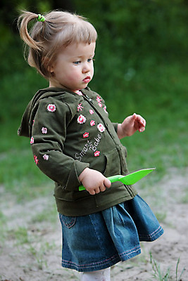 포토 JPG 해외이미지 백인 행복 어린이 놀이 한명 야외 아기 해외202004 해외포토 서양인 1 감정 사람 파일형식 이미지허브