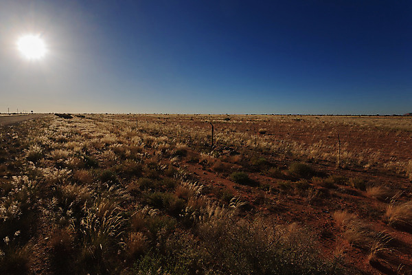 포토 JPG 해외이미지 도로 선 캠페인 여행 아프리카 하늘 파노라마 풍경 사람없음 빨간색 파란색 울타리 태양 남아프리카 수평선 해외202004 해외포토 자연요소 나라 길 컬러 교통시설 촬영기법 담장 파일형식 이미지허브
