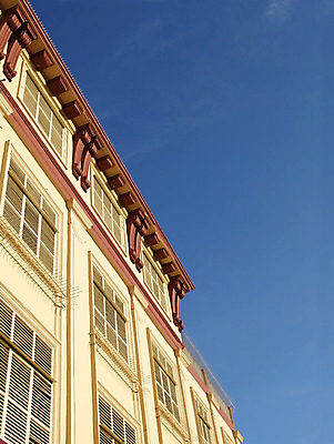 포토 JPG 해외이미지 오렌지 창문 하늘 사람없음 건물 빨간색 파란색 사무실 노란색 도시 묘사 상업 시각장애인 해외202004 해외포토 건축물 컬러 과일 비즈니스 장애인 파일형식 이미지허브