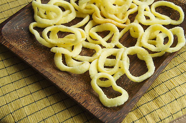 포토 JPG 해외이미지 접시 음식 백그라운드 다이어트 채소 양파 요리 사람없음 목재 노란색 주방 식당 저녁식사 어둠 튀김 반지 황금 맛 정크푸드 굽기 먹기 해산물 대나무 냅킨 반죽 점심식사 빵가루 해로움 핸드메이드 해외202004 해외포토 나무 식기 컬러 컨셉 재료 장신구 모션 건강 상점 식사 구이 파일형식 이미지허브