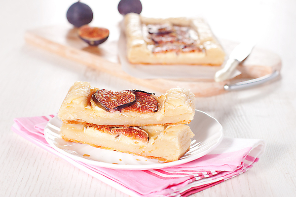 포토 JPG 해외이미지 전통 접시 열매 음식 크리스마스 겨울 채소 과일 휴가 디저트 치즈 기념 사람없음 장식 여름 파티 케이크 식사 저녁식사 가을 흰색 축하 신선 고명 선택 달콤 맛 아침식사 애피타이저 설탕 굽기 카나페 크림 꿀 무화과 뷔페 입가심 타르트 페스츄리 핸드메이드 해외202004 해외포토 식물 식기 계절 기념일 빵 컬러 컨셉 유제품 서양음식 이벤트 구이 파이_빵 파일형식 이미지허브