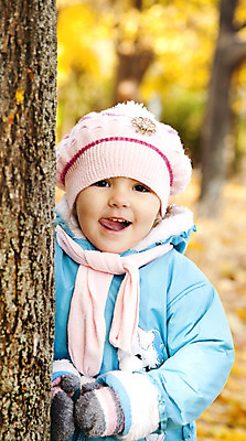 포토 JPG 해외이미지 나무 백인 라이프스타일 옷 계절 공원 여자 행복 유럽 여유 얼굴 어린이 백그라운드 잎 자연 한명 미소 사람 야외 빨간색 유행 환경 목도리 기쁨 가을 숲 9월 11월 10월 내추럴 캡모자 몽환 스타일 해외202004 해외포토 서양인 식물 모자_잡화 1 잡화 공공시설 감정 나라 컬러 컨셉 표정 생활 신체부위 날짜 생태계 파일형식 이미지허브