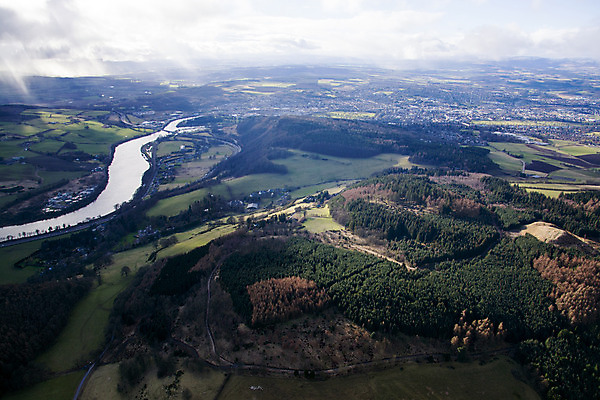 포토 JPG 해외이미지 나무 도로 겨울 밭 자연 거리 주택 안테나 풍경 사람없음 건물 강 숲 2월 방법 해외202004 해외포토 식물 건축물 계절 길 농업 통신 교통시설 날짜 생태계 파일형식 이미지허브
