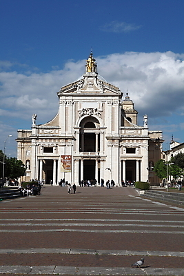 포토 JPG 해외이미지 라이프스타일 디자인 가구 휴식 조명 주택 실내 사람없음 장식 빛 갈색 유행 텔레비전 카펫 방 램프 신선 화려 재산 플랫 고급 우아함 땅바닥 진짜 해외202004 해외포토 컬러 생활용품 컨셉 바닥 내부 건물 생활 금융 전자제품 파일형식 이미지허브