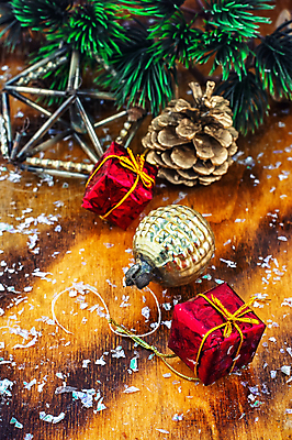 포토 JPG 해외이미지 전통 디자인 계절 백그라운드 크리스마스 겨울 휴가 새로움 새해 선물 이벤트 사람없음 목재 장식 빨간색 빛 축제 장식볼 축하 소나무 원형 12월 연도 구슬 복고 엽서 침엽수 전나무 원뿔 강렬 노엘 옛날 해외202004 해외포토 도형 나무 기념일 컬러 컨셉 재료 날짜 편지 파일형식 이미지허브