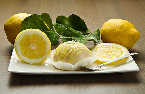 포토 JPG 해외이미지 접시 꽃 음식 조각 백그라운드 과일 탁자 디저트 치즈 귤 요리 사람없음 장식 빛 노란색 케이크 식당 축제 껍질 흰색 축하 대접 신선 우아함 달콤 맛 작음 설탕 굽기 먹기 레몬 크림 충동구매 머랭 타르트 페스츄리 해외202004 해외포토 식물 식기 빵 컬러 가구 컨셉 모션 유제품 쇼핑 상점 크기 구이 파이_빵 과소비 파일형식 이미지허브