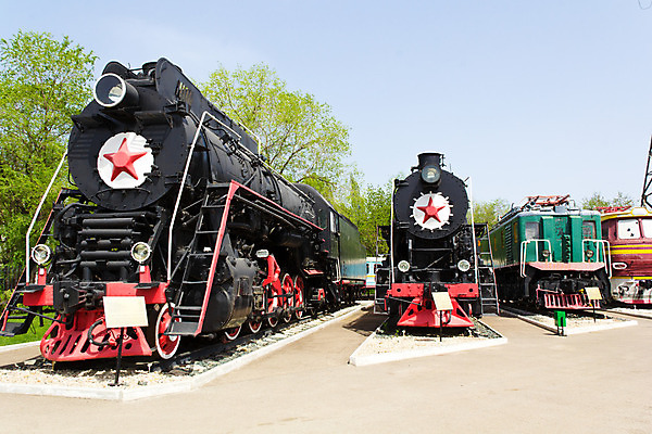 포토 JPG 해외이미지 유럽 도로 자동차 외벽 사람없음 기차 역 철 승합차 엔진 단상 디젤 러시아인 석탄 해외202004 해외포토 서양인 나라 길 육상교통 벽 교통시설 승용차 대중교통 파일형식 이미지허브