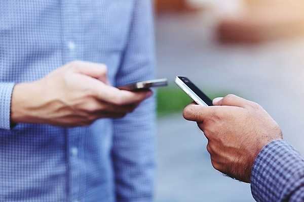 포토 JPG 해외이미지 직업 라이프스타일 손 백그라운드 컨셉 인터넷 회사 비즈니스 통신 성공 모바일 협력 세포 사람 사람없음 스마트폰 디지털 터치 인사 업무 직장인 비즈니스맨 네트워크 발표 메시지 시장 이메일 닫기 연결 전화기 스마트 상업 통화 마케팅 소셜 터치스크린 콜라보레이션 해외202004 해외포토 남자 모션 생활 신체부위 핸드폰 스마트기기 예절 작업 파일형식 이미지허브