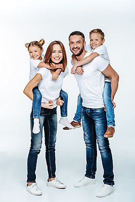 포토 JPG 해외이미지 전신 웰빙 여자 남자 딸 행복 아들 어린이 가족 엄마 휴식 친절 함께함 사람 소년 여러명 기쁨 터치 육아 아빠 장면 업기 세대 언니 고립 남동생 진짜 해외202004 해외포토 감정 다수 컨셉 관계 모션 자매 동생 파일형식 이미지허브