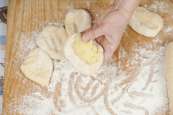 포토 JPG 해외이미지 전통 접시 문화 음식 백그라운드 채소 재료 부분 양파 치즈 감자 파슬리 건강 육류 어류 요리 사람없음 초록색 노란색 케이크 주방 식사 저녁식사 튀김 껍질 흰색 시골 신선 뜨거움 맛 굽기 허브 크림 준비 레시피 후추 점심식사 딜 핸드메이드 해외202004 해외포토 식물 식기 컬러 컨셉 식재료 디저트 유제품 수중동물 구이 향신료 파일형식 이미지허브
