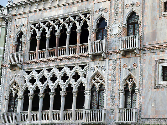 포토 JPG 해외이미지 바다 여행 건축양식 창문 조류 휴가 파노라마 사람없음 건물 이탈리아 궁전 기둥 보트 중세 역사 재산 곤돌라 지중해 심볼 수로 운하 베네치아 모터보트 노젓기 르네상스 해외202004 해외포토 동물 건축물 건축 유럽 고건축 배_교통 모션 촬영기법 금융 파일형식 이미지허브