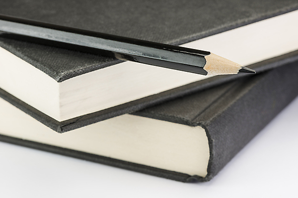 포토 JPG 해외이미지 종이 백그라운드 팜플렛 사람없음 목재 책 연필 쌓기 검은색 공책 어둠 덮개 흰색 공구 기록 오브젝트 그림 날카로움 먼지 점토 육각형 기어 삼나무 흑연 세련 해외202004 해외포토 도형 나무 컬러 재료 모션 문구용품 학용품 필기구 뚜껑 도구 광석 파일형식 이미지허브