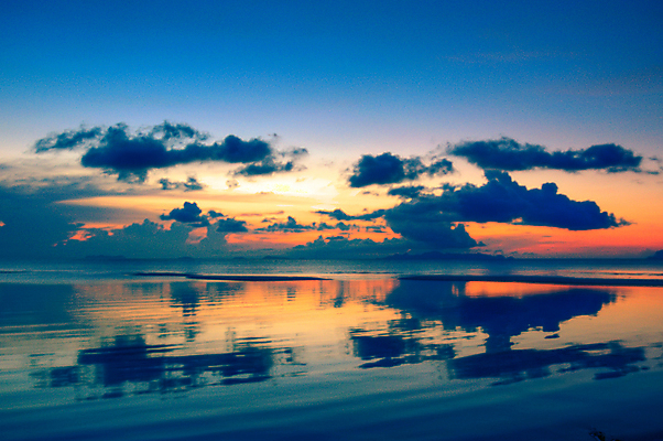 포토 JPG 해외이미지 나무 구름 아시아 모래 바다 섬 여행 태국 하늘 휴가 휴식 손바닥 사랑 동양인 사람없음 물 여름 파란색 햇빛 태양 여행객 일몰 뜨거움 휴게실 군중 탈출 인도네시아 암초 사암 강렬 예산 파라다이스 해외202004 해외포토 자연요소 식물 손 계절 감정 나라 컬러 컨셉 사람 인종 노을 돌_바위 파일형식 이미지허브