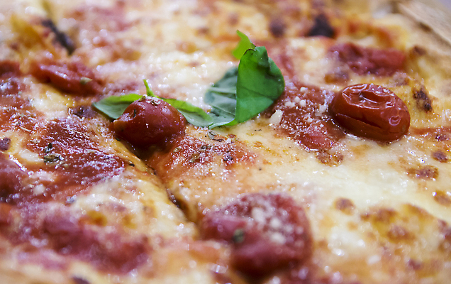 포토 JPG 해외이미지 전통 음식 빵 토마토 치즈 피자 요리 사람없음 이탈리아 시골 클래식 이탈리아음식 굽기 지중해 바질 나폴리 모짜렐라치즈 오레가노 피자집 핸드메이드 해외202004 해외포토 유럽 바다 컨셉 채소 유제품 패스트푸드 서양음식 상점 구이 파일형식 이미지허브