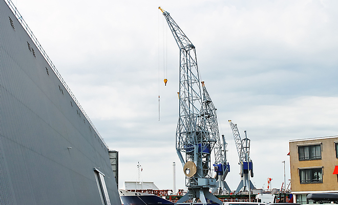 포토 JPG 해외이미지 외관 실루엣 산업 바다 비즈니스 교통시설 자동차 하늘 항해 사람없음 야외 건물 물 파란색 강 금속 항구 기계 장비 화물 업무 작업실 수리 상품 큼 컨테이너 수집 조선소 기중기 함선 상업 수납 부둣가 로딩 해외202004 해외포토 자연요소 건축물 육상교통 컬러 교통 배_교통 재질 촬영기법 운송업 작업 중장비 크기 시설 파일형식 이미지허브