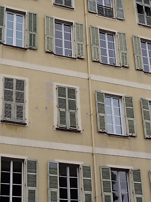 포토 JPG 해외이미지 유럽 건축양식 창문 주택 사람없음 건물 목재 시골 오픈 각도 셔터 옛날 해외202004 해외포토 나무 건축물 건축 나라 재료 파일형식 이미지허브