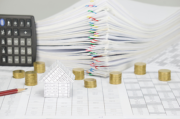 포토 JPG 해외이미지 종이 돈 비즈니스 성공 설계 주택 사람없음 연필 갈색 쌓기 동전 검은색 자료 계산기 흰색 업무 황금 인쇄 보고서 문서 투자 영수증 시트 계좌 옛날 해외202004 해외포토 컬러 컨셉 모션 문구용품 학용품 건물 금융 필기구 장비 작업 재산 파일형식 이미지허브