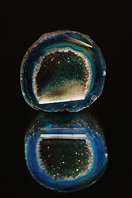 포토 JPG 해외이미지 자연 유리 불 선물 사람없음 장식 파란색 빛 반사 거울 원형 우아함 크리스탈 보석 순수 광택 내추럴 지질 지질학 강조 해외202004 해외포토 자연요소 도형 교육 컬러 컨셉 재질 광석 생태계 파일형식 이미지허브