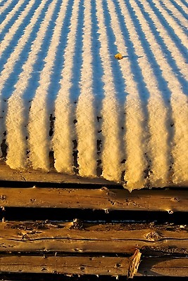 포토 JPG 해외이미지 벽 겨울 지붕 사람없음 얼음 흐름 외양간 해외202004 해외포토 자연요소 계절 컨셉 파일형식 이미지허브