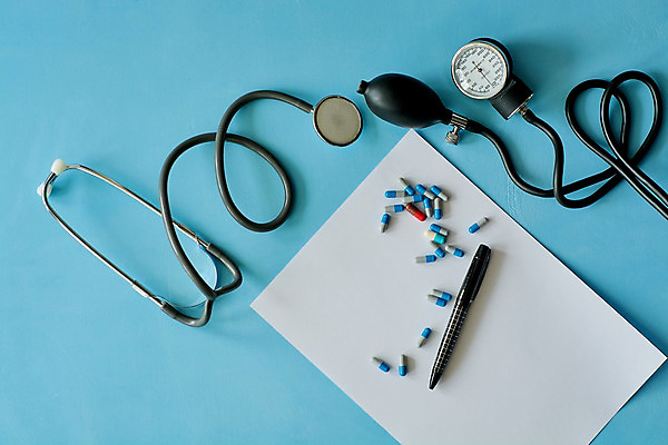 포토 JPG 해외이미지 종이 백그라운드 컨셉 비즈니스 청진기 건강 병원 팜플렛 사람없음 치료 알약 약 펜 건강관리 다이어리 쪽지 공책 공백 신용카드 컨테이너 약국 문서 페이지 처방 테라피 중독 조제 항생제 카피스페이스 해외202004 해외포토 산업 의학 의료기기 문구용품 관리 금융 필기구 뷰티 사무용품 만들기 파일형식 이미지허브